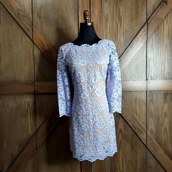 Diane Von Furstenberg Dresses & Skirts - Diane von Furstenberg Lace Shift Dress